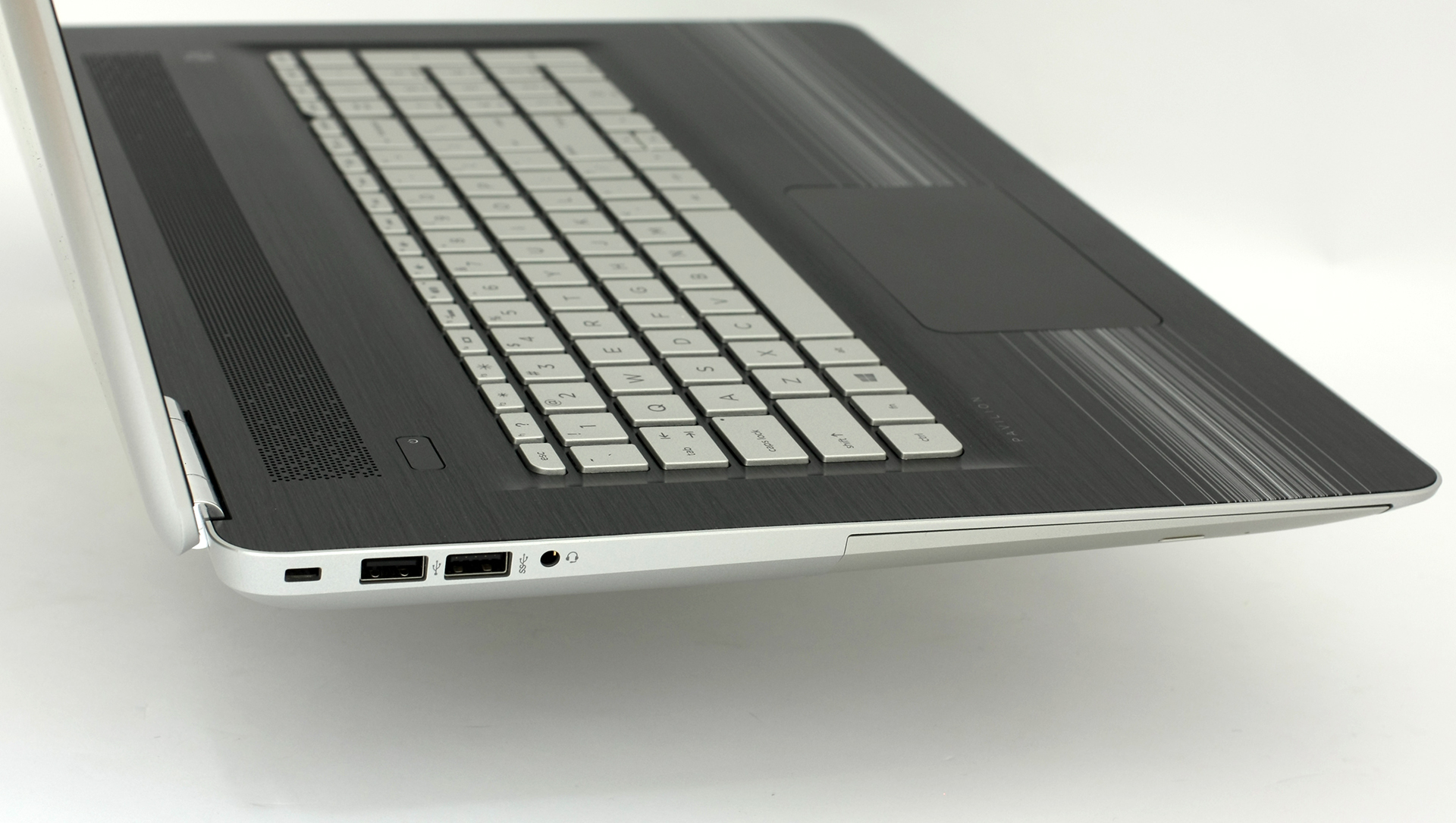 HP Pavilion 17 (2016) review - affordable, powerful, distant from