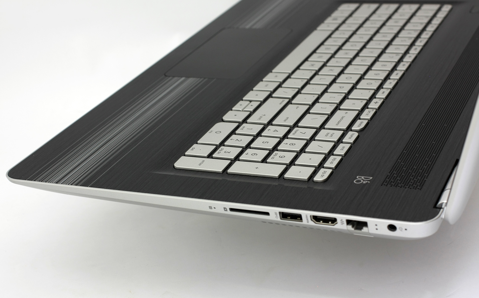 HP Pavilion 17 (2016) review - affordable, powerful, distant from