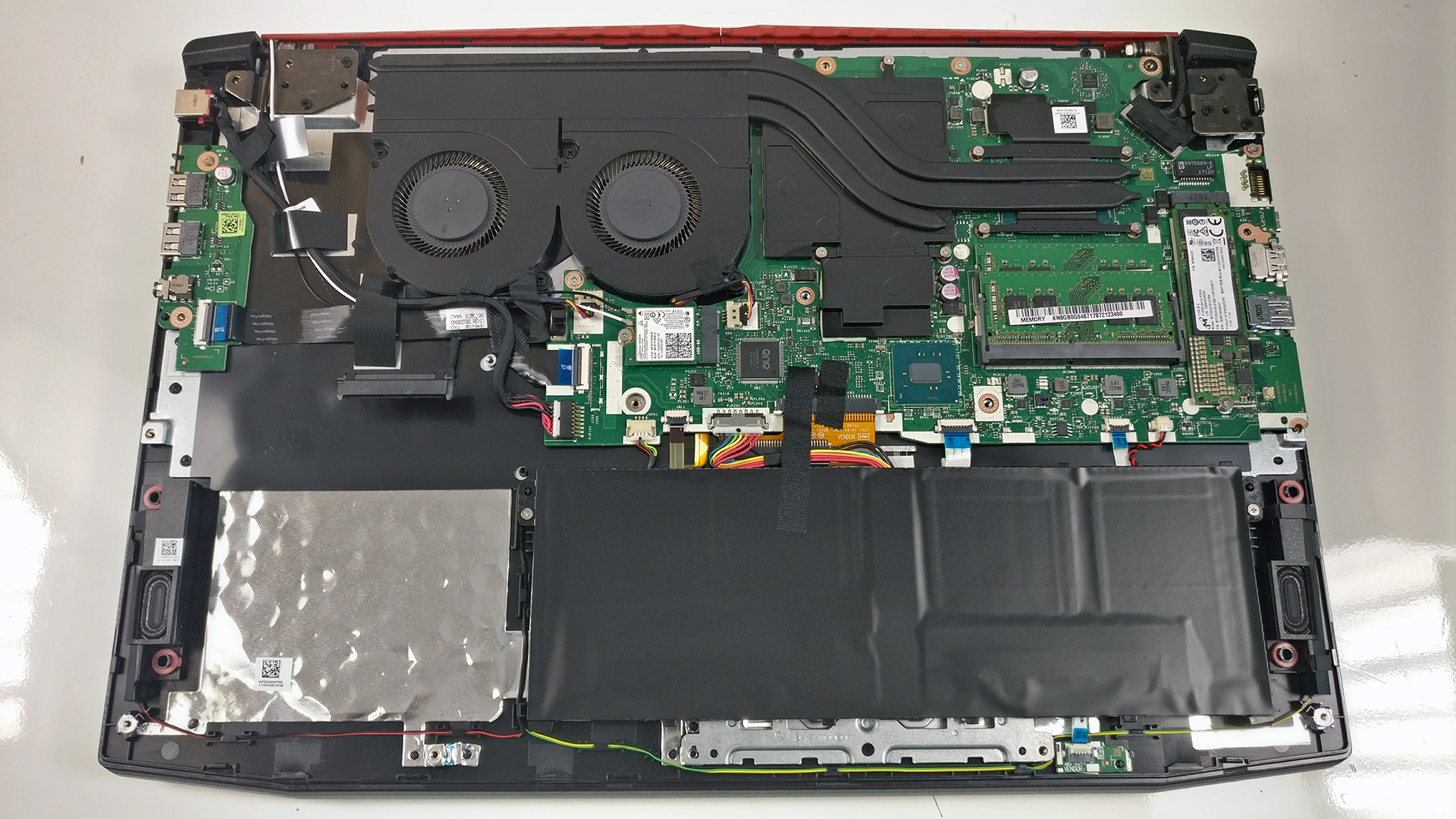 Inside Acer Predator Helios 300 (17-inch, PH317-51) - disassembly