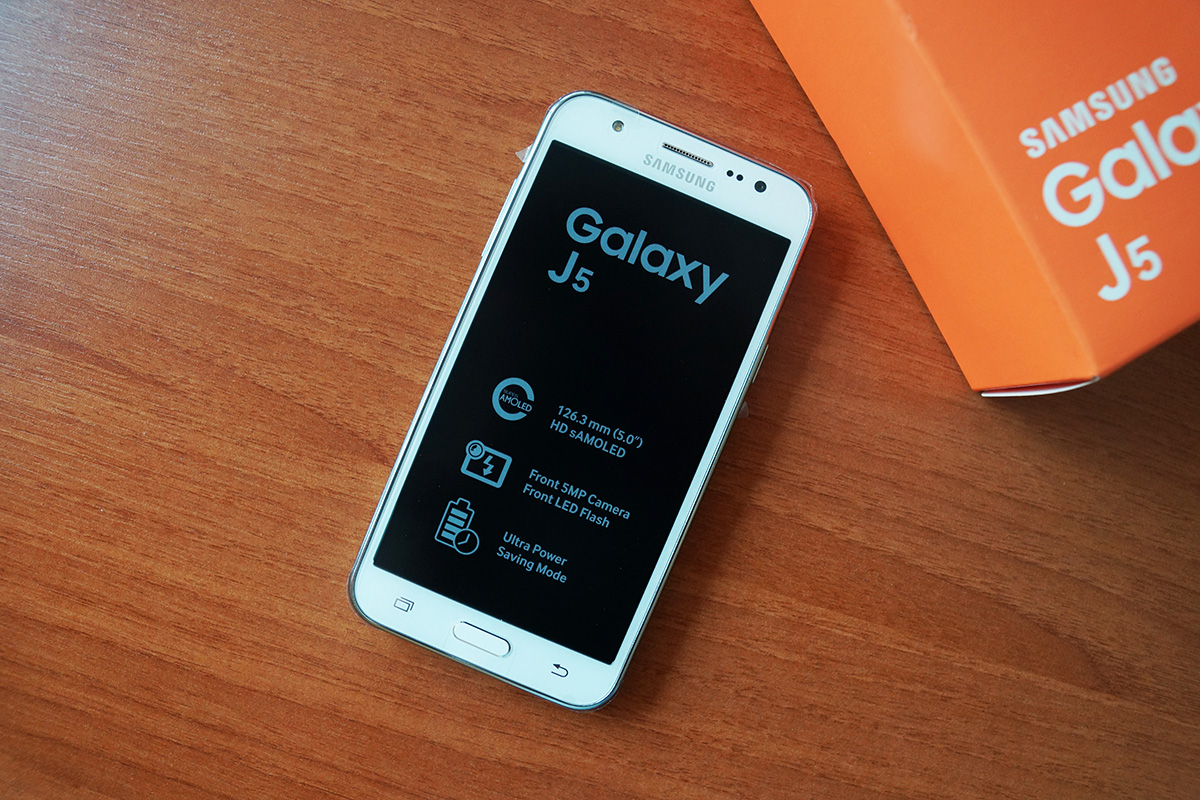 First impressions of the mid-range Samsung Galaxy J5 | LaptopMedia.com