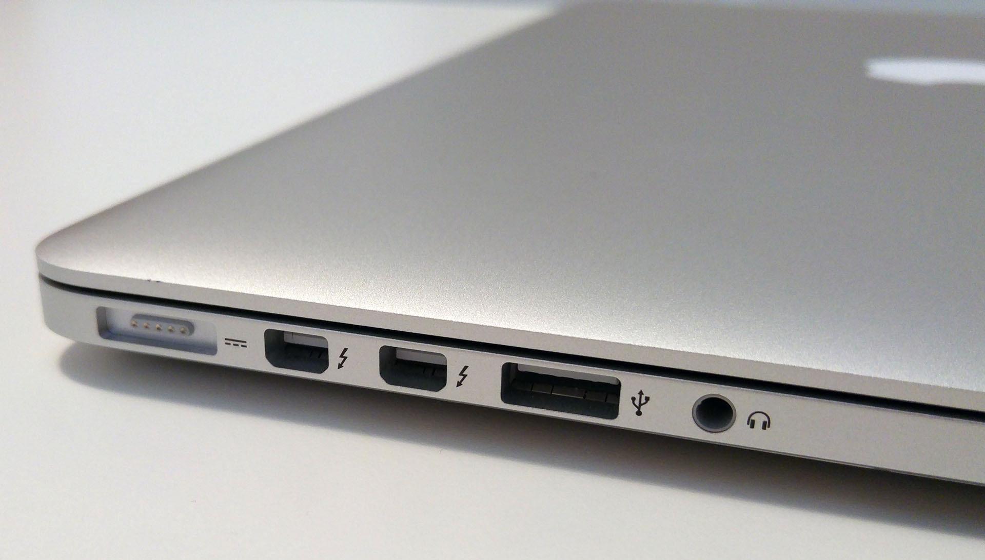 Apple MacBook Pro 15 (Mid-2015) - i7-4870HQ · Intel Iris Pro Graphics 5200  · 15.4