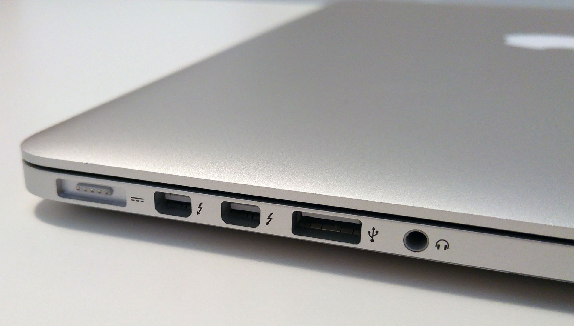 Apple MacBook Pro 15 (Mid-2015) - i7-4870HQ · Intel Iris Pro