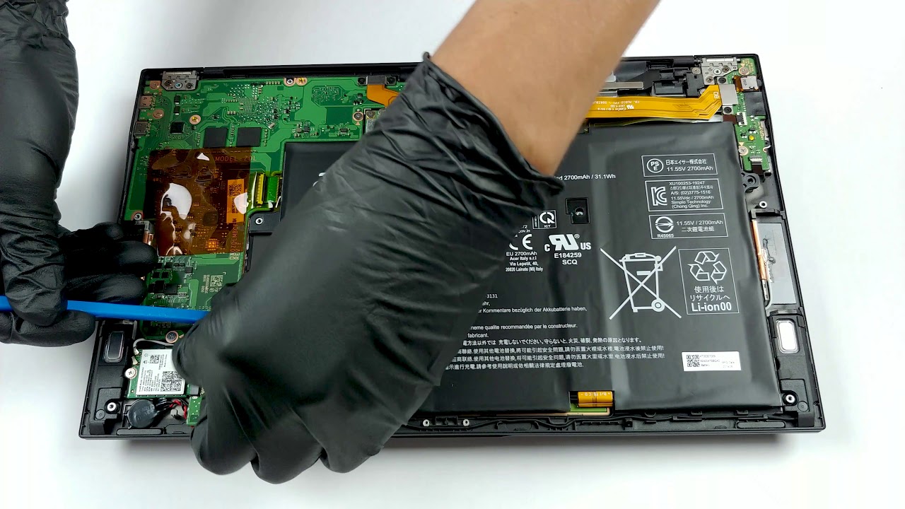 Inside Acer Swift 7 (SF71452T) disassembly and upgrade options