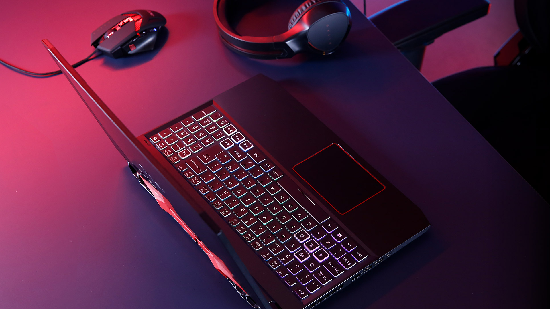 Đánh giá Acer Nitro 5 (AN515-55) với dòng Comet Lake-H đã được công bố và chứng minh rằng đây là một lựa chọn tuyệt vời cho người dùng laptop gaming. Hãy xem ngay hình ảnh để cảm nhận sự bền bỉ và mạnh mẽ của sản phẩm.
