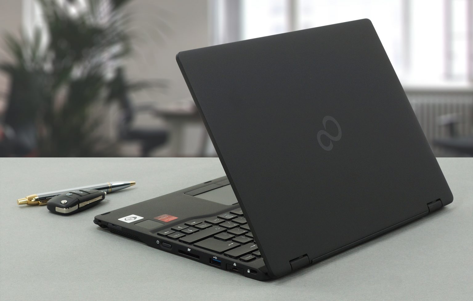 富士通LifeBook U9311X评测--重量极轻但功能奇特 | LaptopMedia 中国