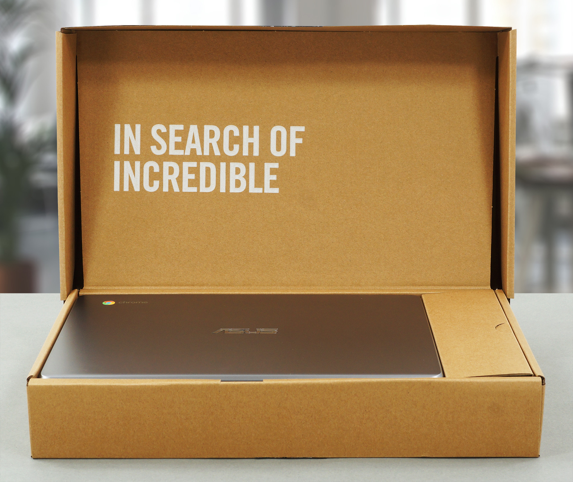 ASUS Chromebook C223 レビュー - 古いハードウェアで刺激のない