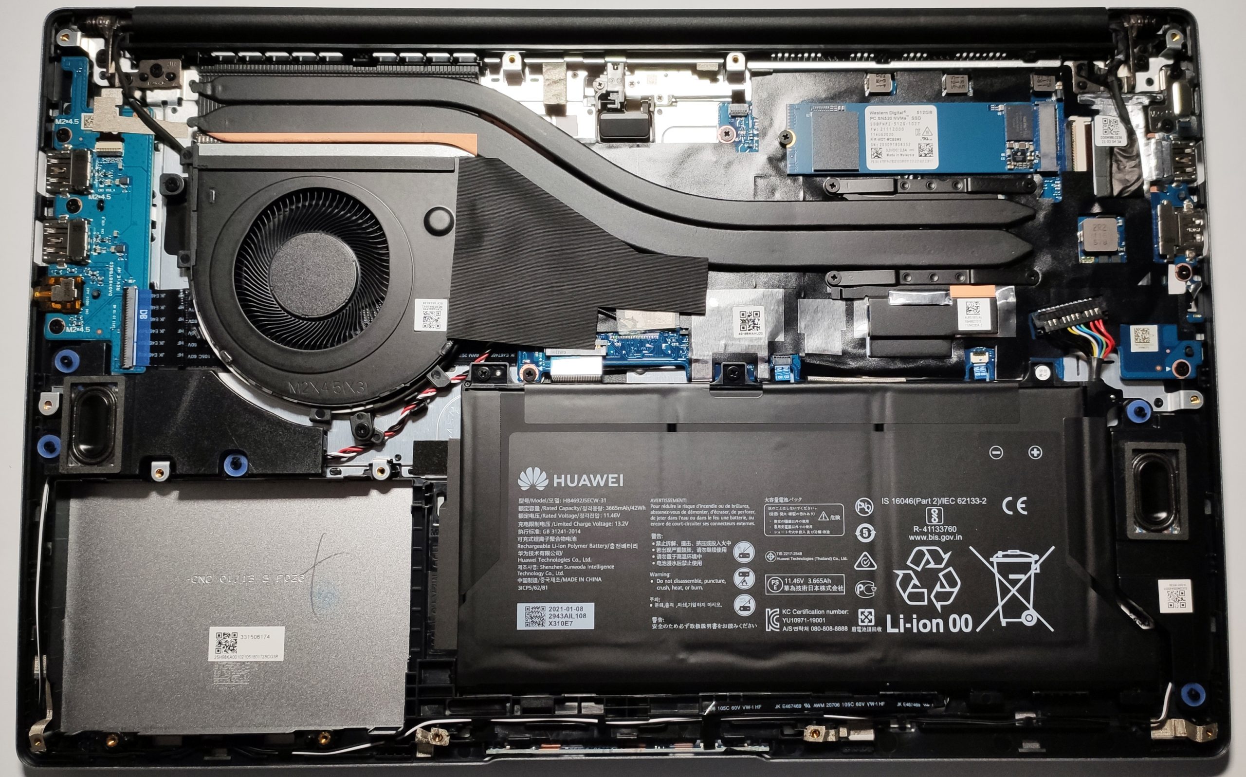 Huawei MateBook D 15（2020年、インテル）の内部-分解と