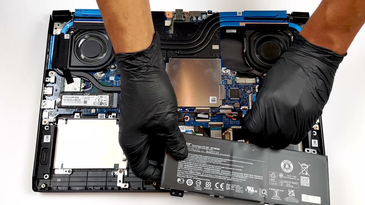 Acer Predator Helios 300 (PH317-55)の内部 - 分解と