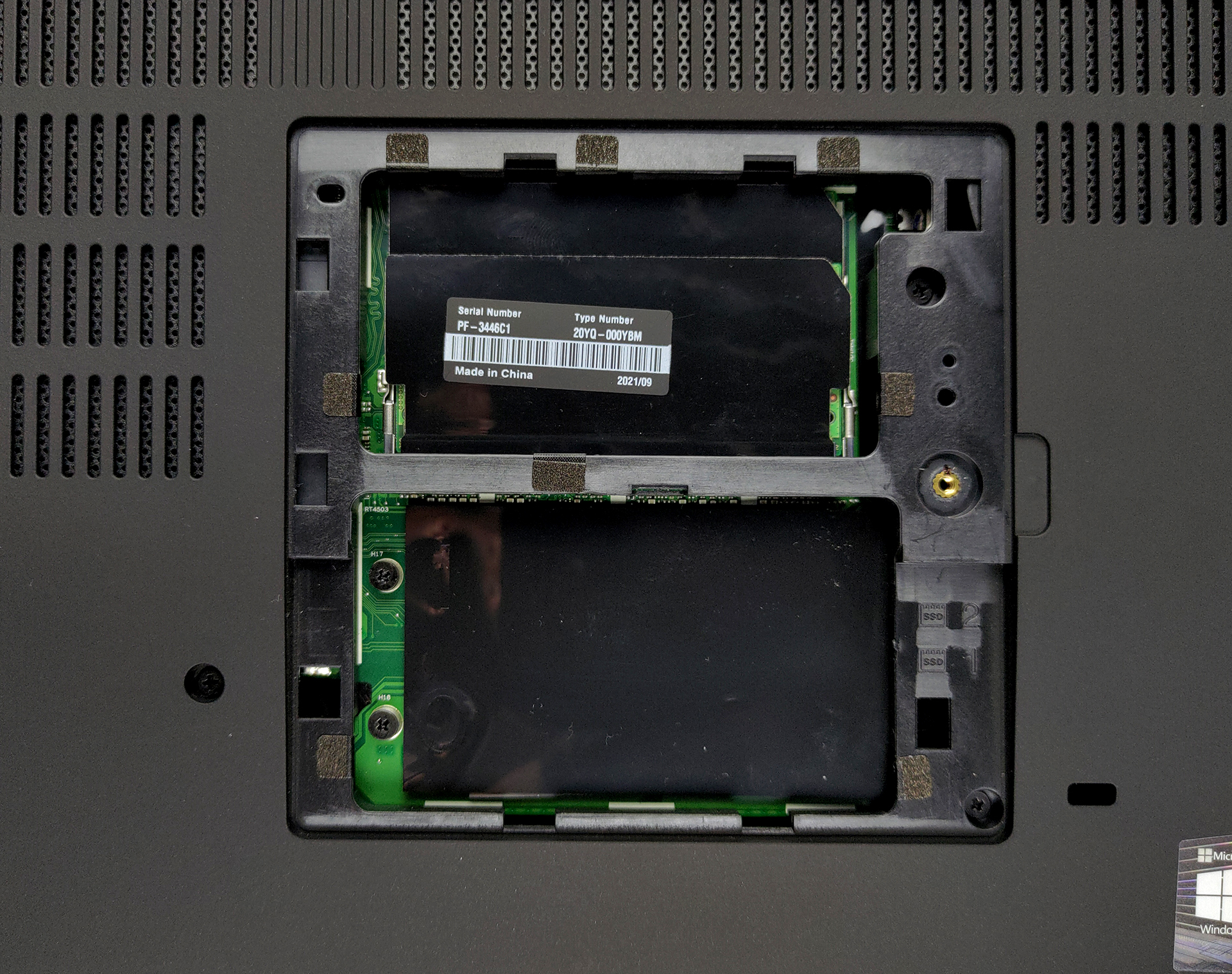 レノボ ThinkPad P15 Gen 2の内部 - 分解とアップグレードの選択肢
