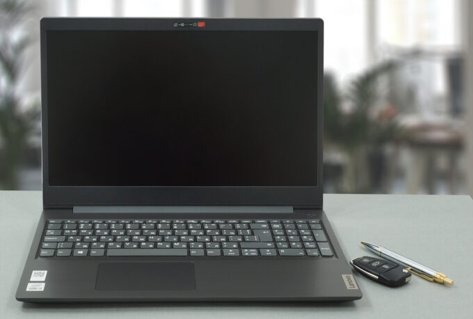 Lenovo V15 (G1 IML) review - spill-resistant keyboard and good cooling ...