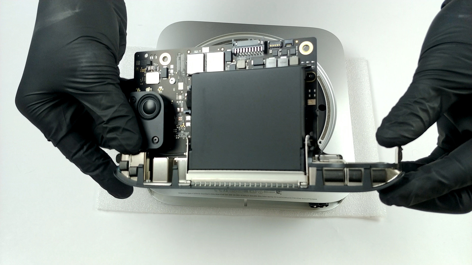 Aparecen las primeras imágenes de los M1 en un vídeo desmontando el Mac mini