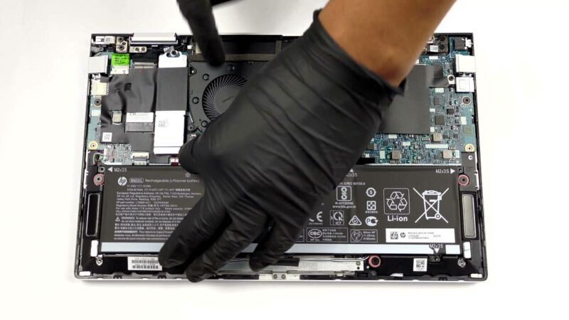 HP Envy x360 13 (13-ay1000)の内部-分解とアップグレードオプション
