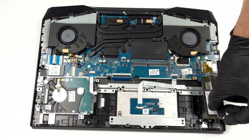 HP Pavilion Gaming 15 (15-dk2000)の内部 - 分解とアップグレードの