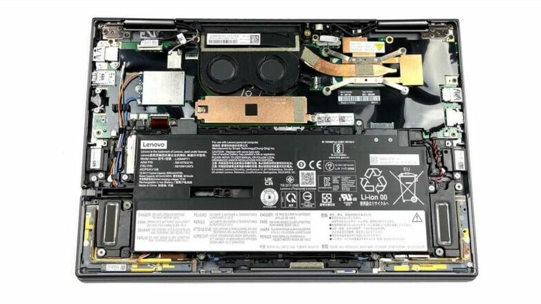 レノボ ThinkPad X1 Yoga Gen 6 (カメラ故障) Inside Lenovo ThinkPad X1 Yoga Gen 6 - disassembly and upgrade