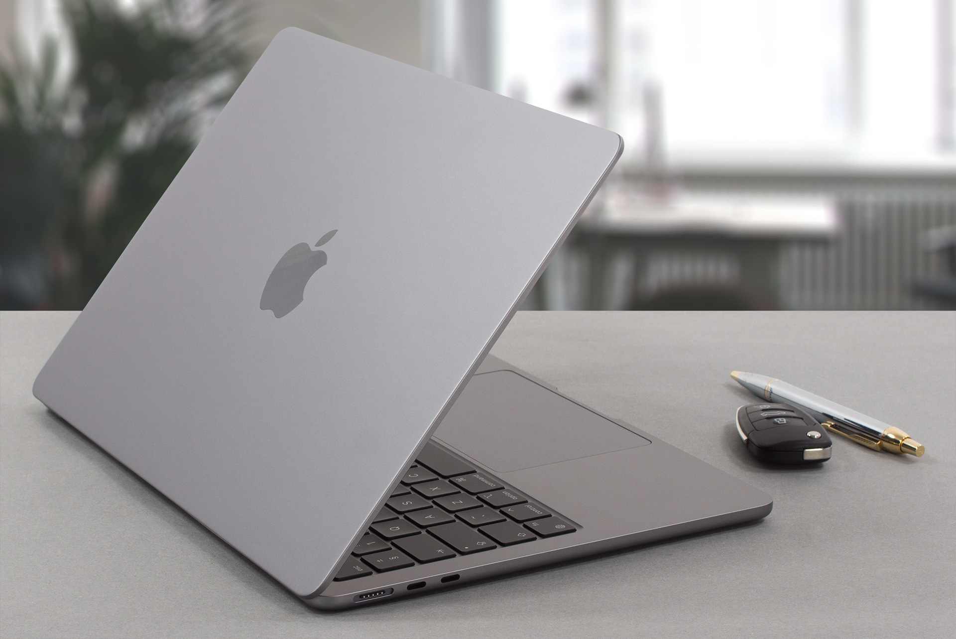 Apple MacBook Air (M2, 2022) review | LaptopMedia.com