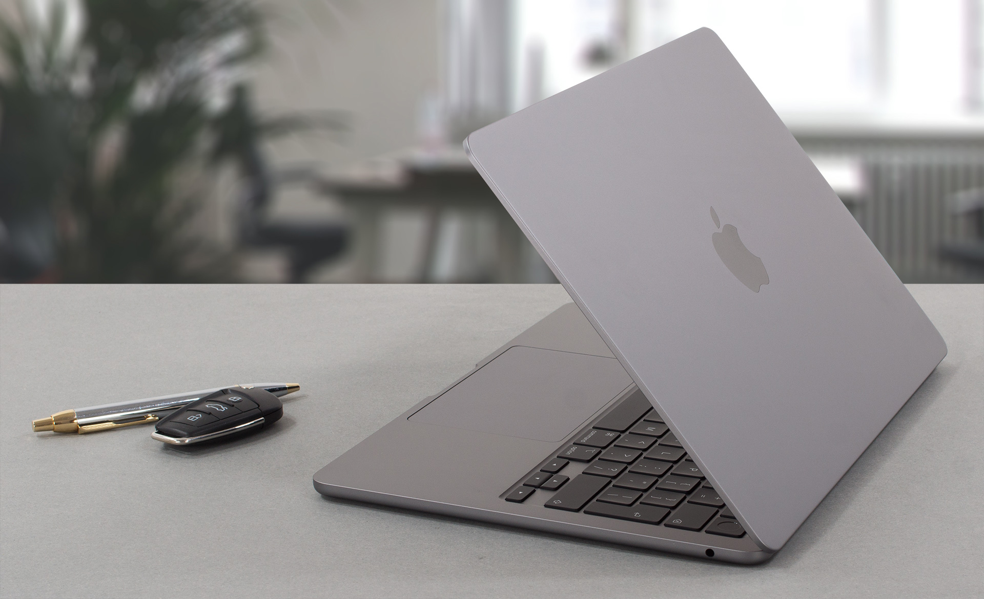 Apple MacBook Air (M2, 2022) review | LaptopMedia.com