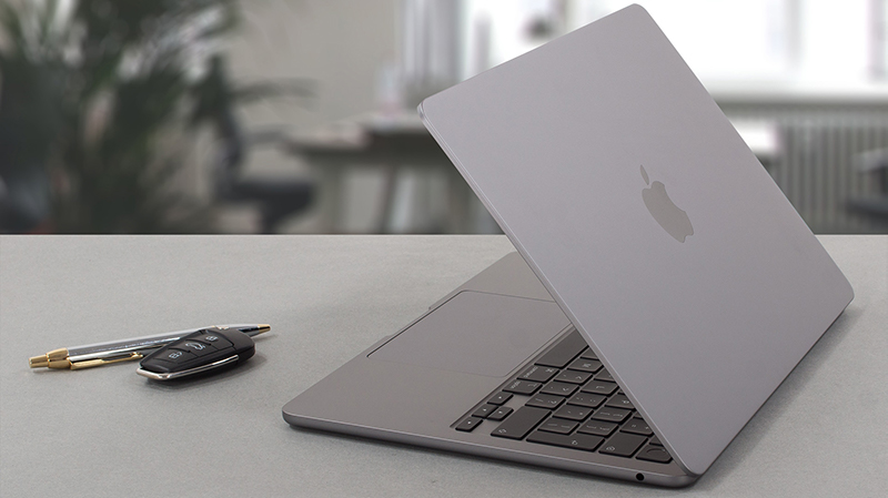 Apple MacBook Air (M2, 2022) review | LaptopMedia Canada