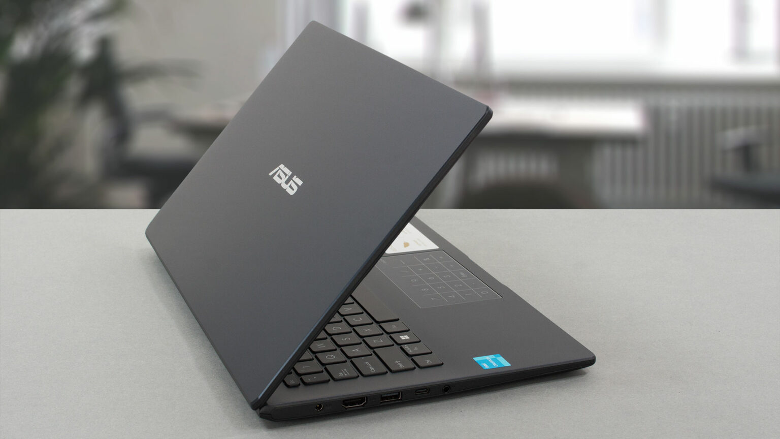ASUS E410 review battles the impracticality of affordable notebooks