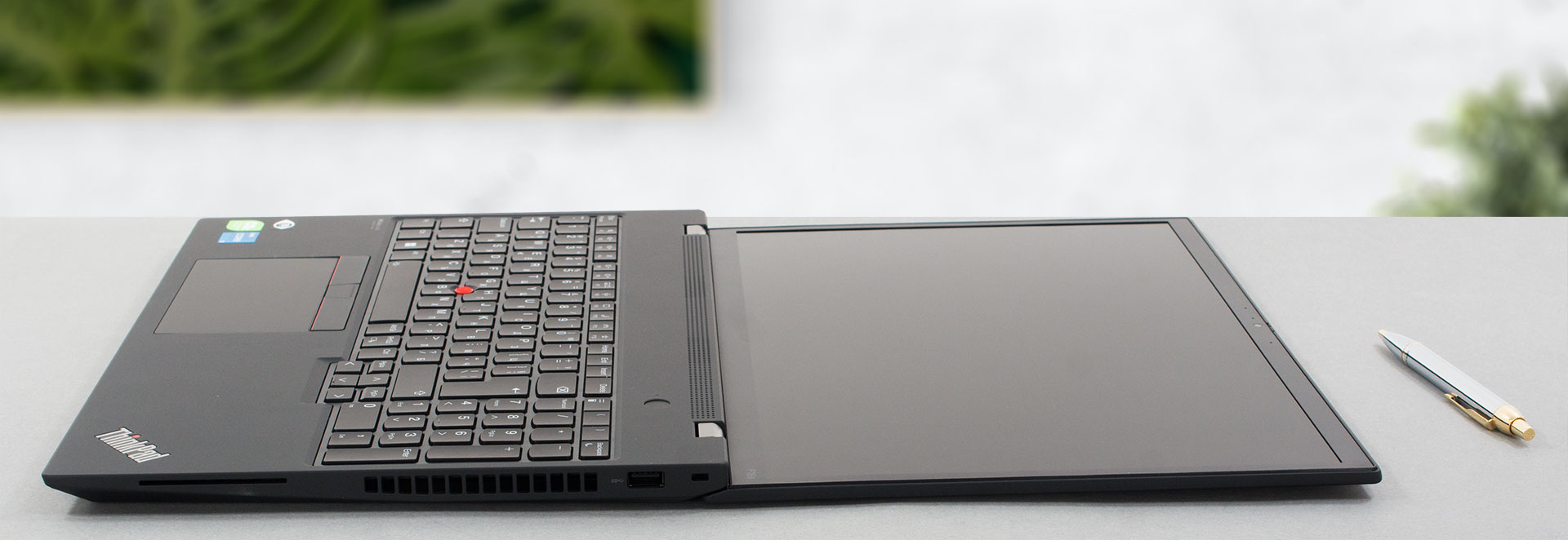 Lenovo ThinkPad P16s Gen 1 レビュー - これはワークステーションでは