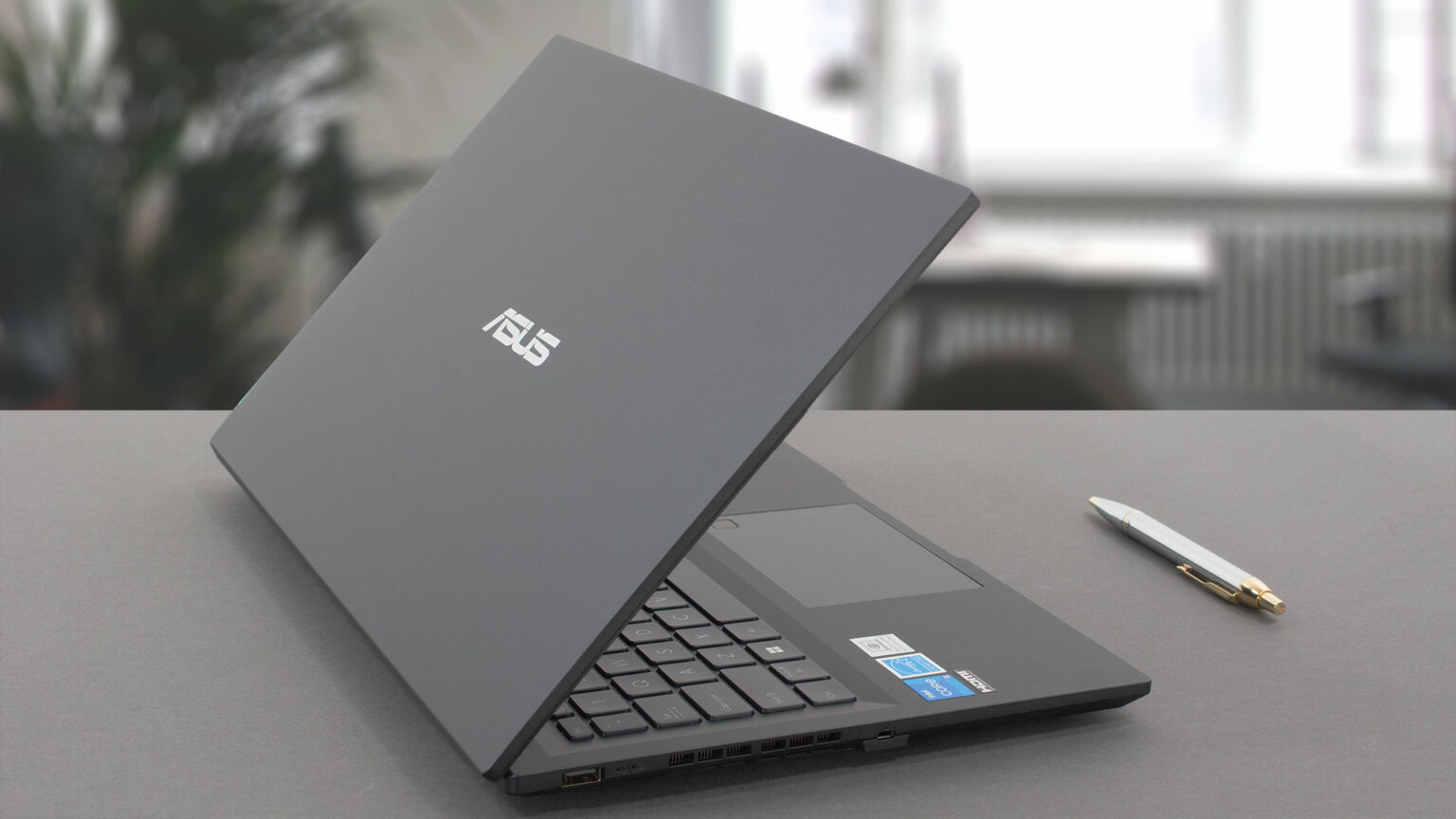 Asus Expertbook B B Review Business Features On The Budget