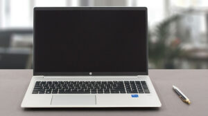HP ProBook 450 G10 - 1335U · Xe Graphics G7 80 EU · 15.6”, Full HD