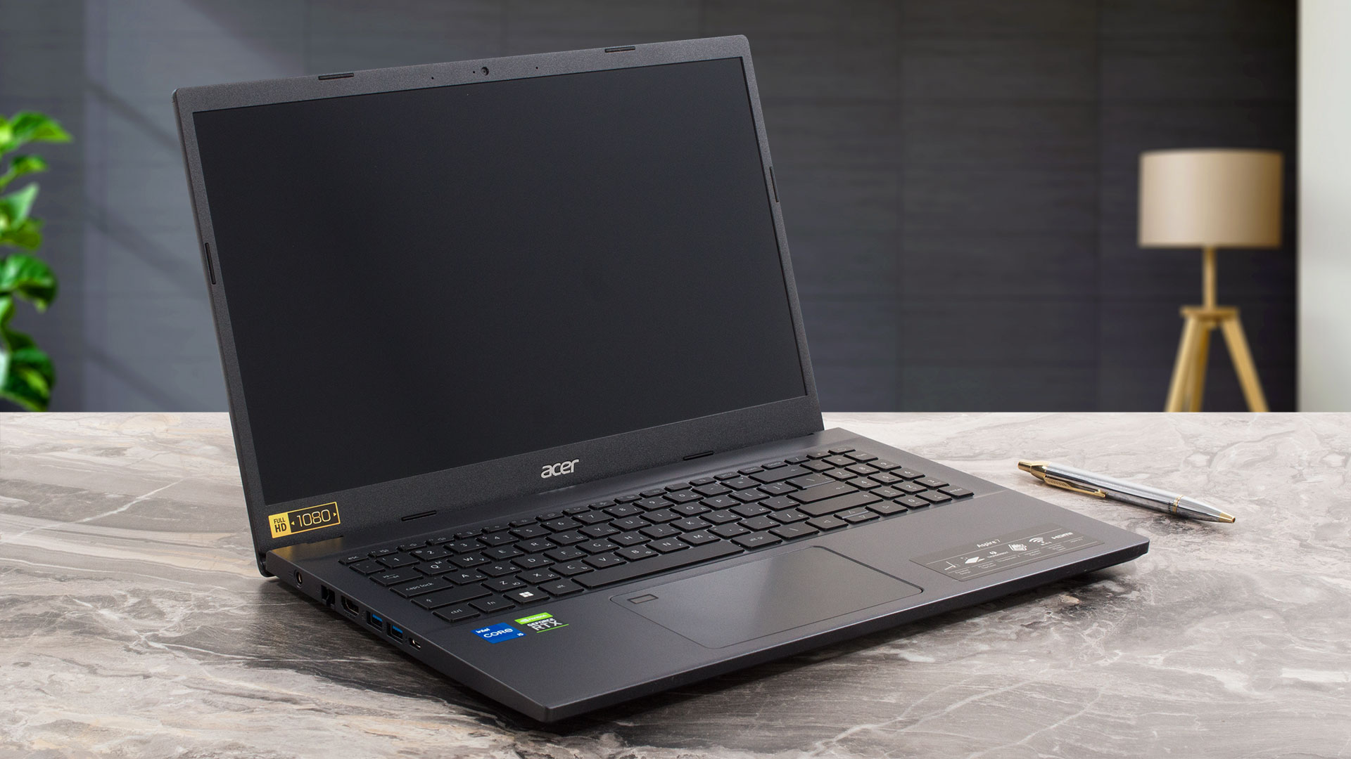 Critique de l'Acer Aspire 7 (A715-76G) - un bon appareil polyvalent qui  peut être utilisé même pour les jeux vidéo