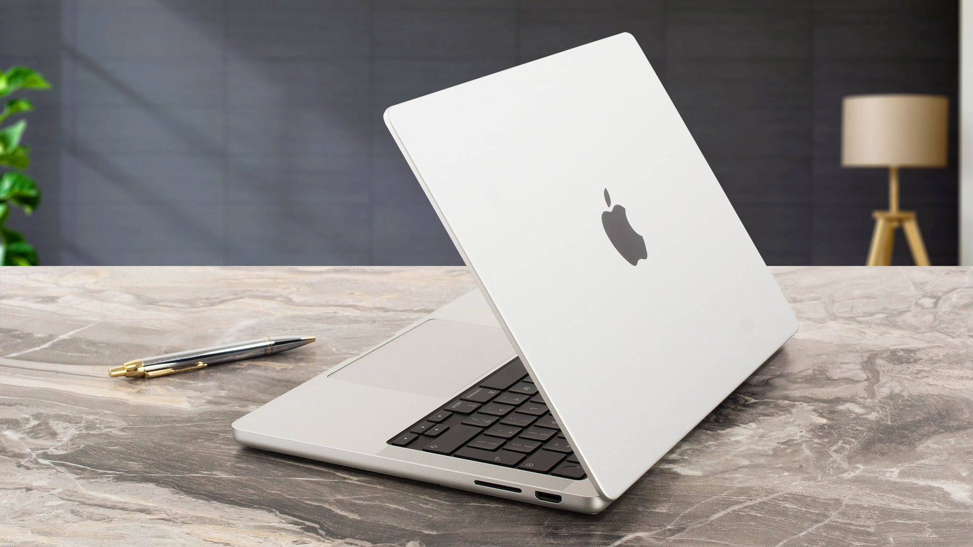 Apple MacBook Pro (14 pouces, M3) Review - Proche de la perfection, mais  nous avons quelques remarques à formuler