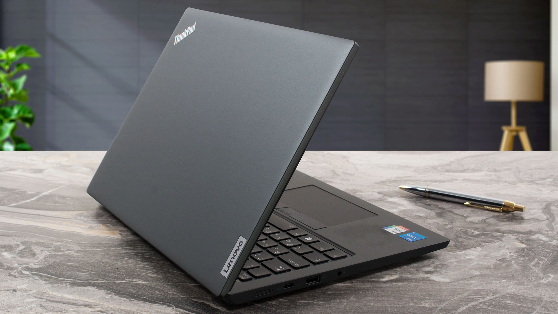 レノボ ThinkPad L13 Gen 4 (Intel) レビュー - 静音冷却ファン