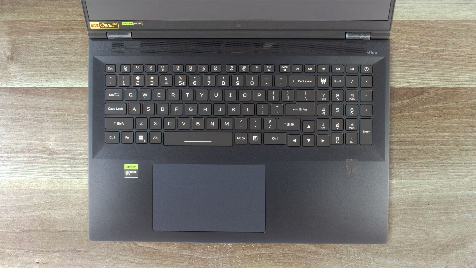 Acer Predator Helios 18 PH18-71 au meilleur prix sur