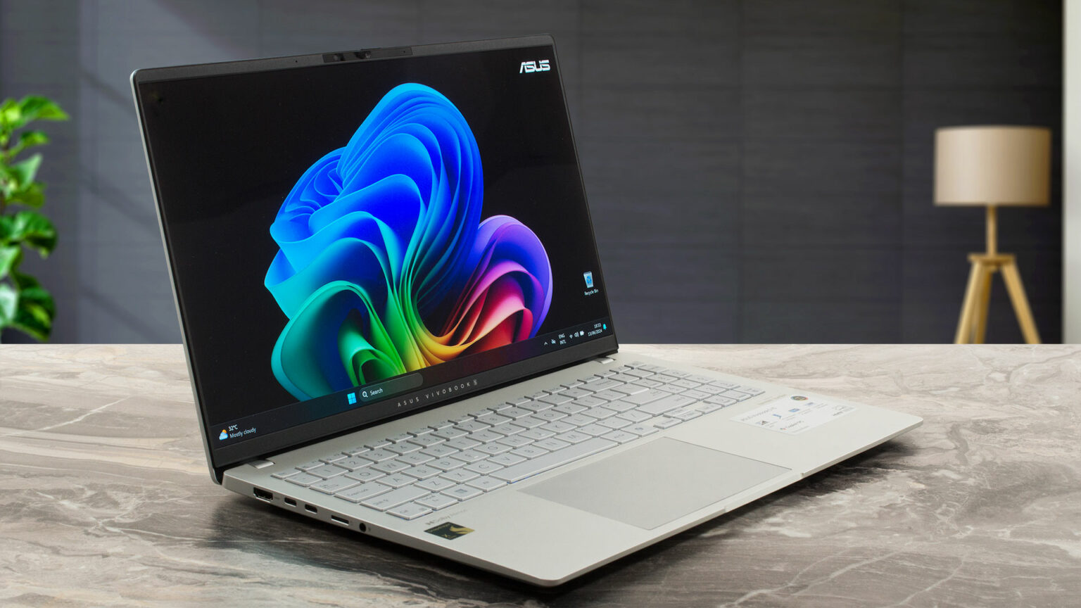 ASUS Vivobook S 15 OLED S5507 Test - KI-gesteuerter Alltagsbegleiter ...