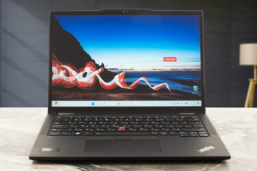 レノボ ThinkPad X13 2-in-1 Gen 5 レビュー - 軽快なビジネス