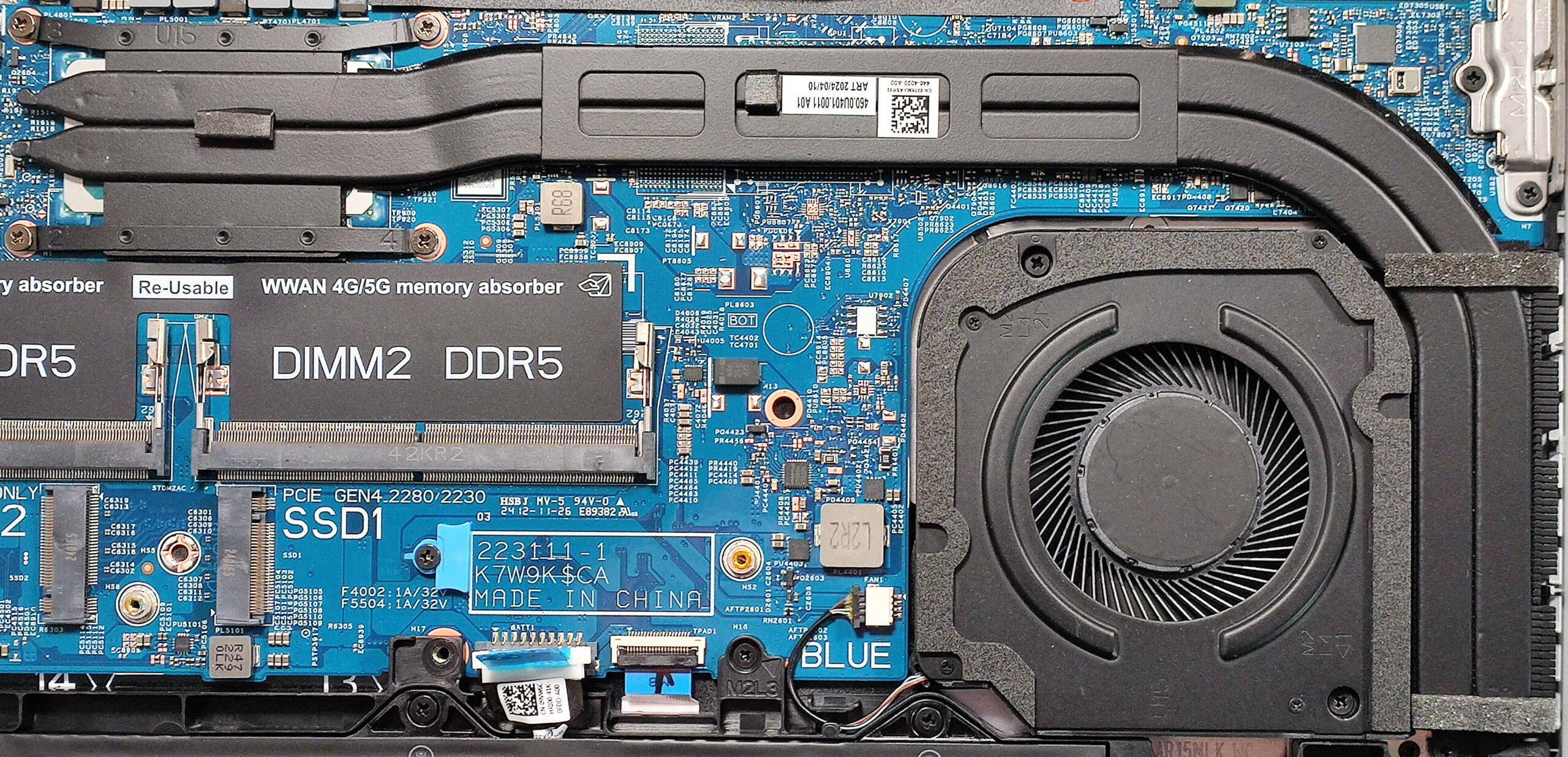 How to open Dell Latitude 5550 - disassembly and upgrade options ...