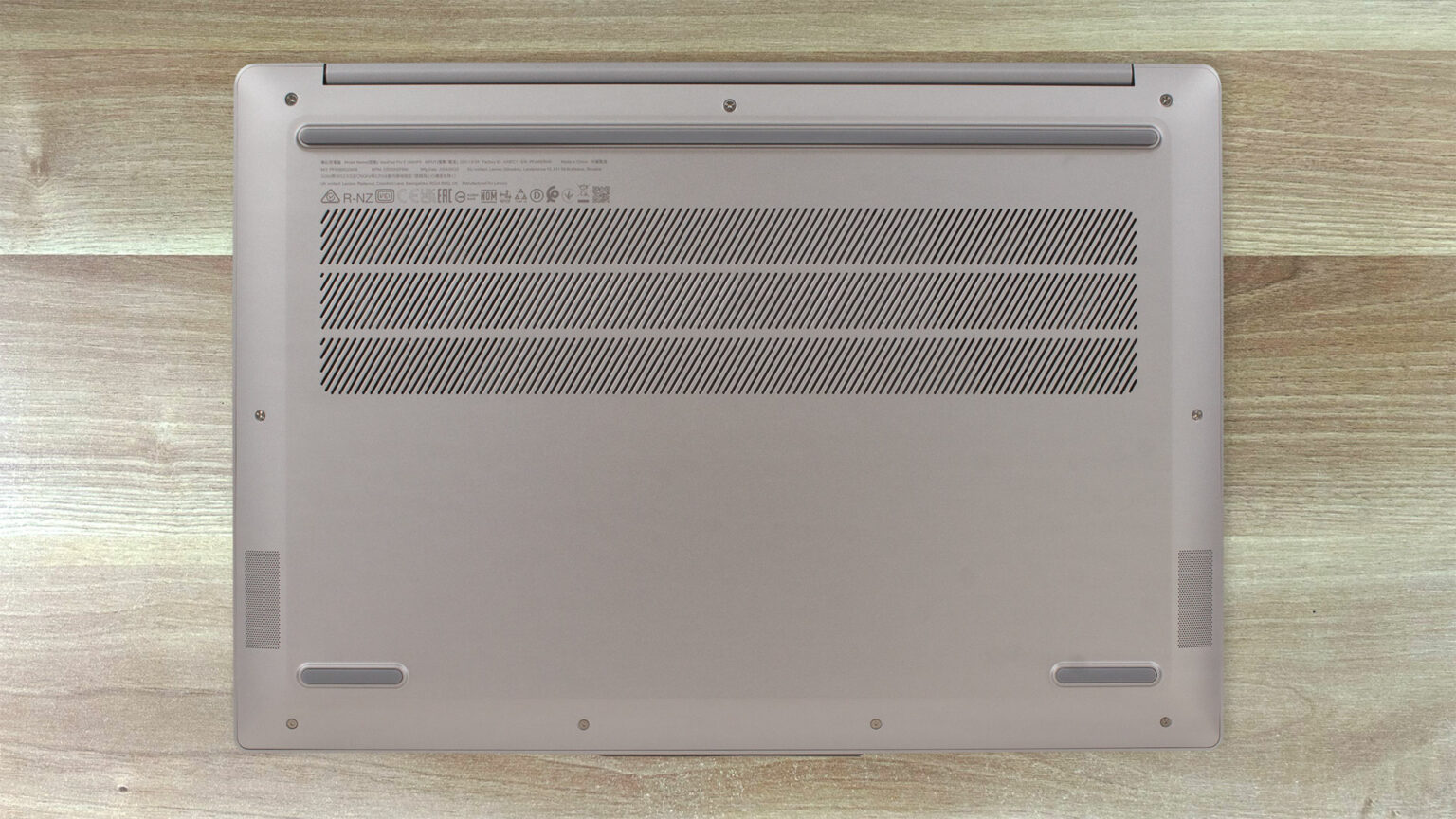 Lenovo IdeaPad Pro 5 (16AHP9) Test - der Pro Spin auf der 16-Zoll ...