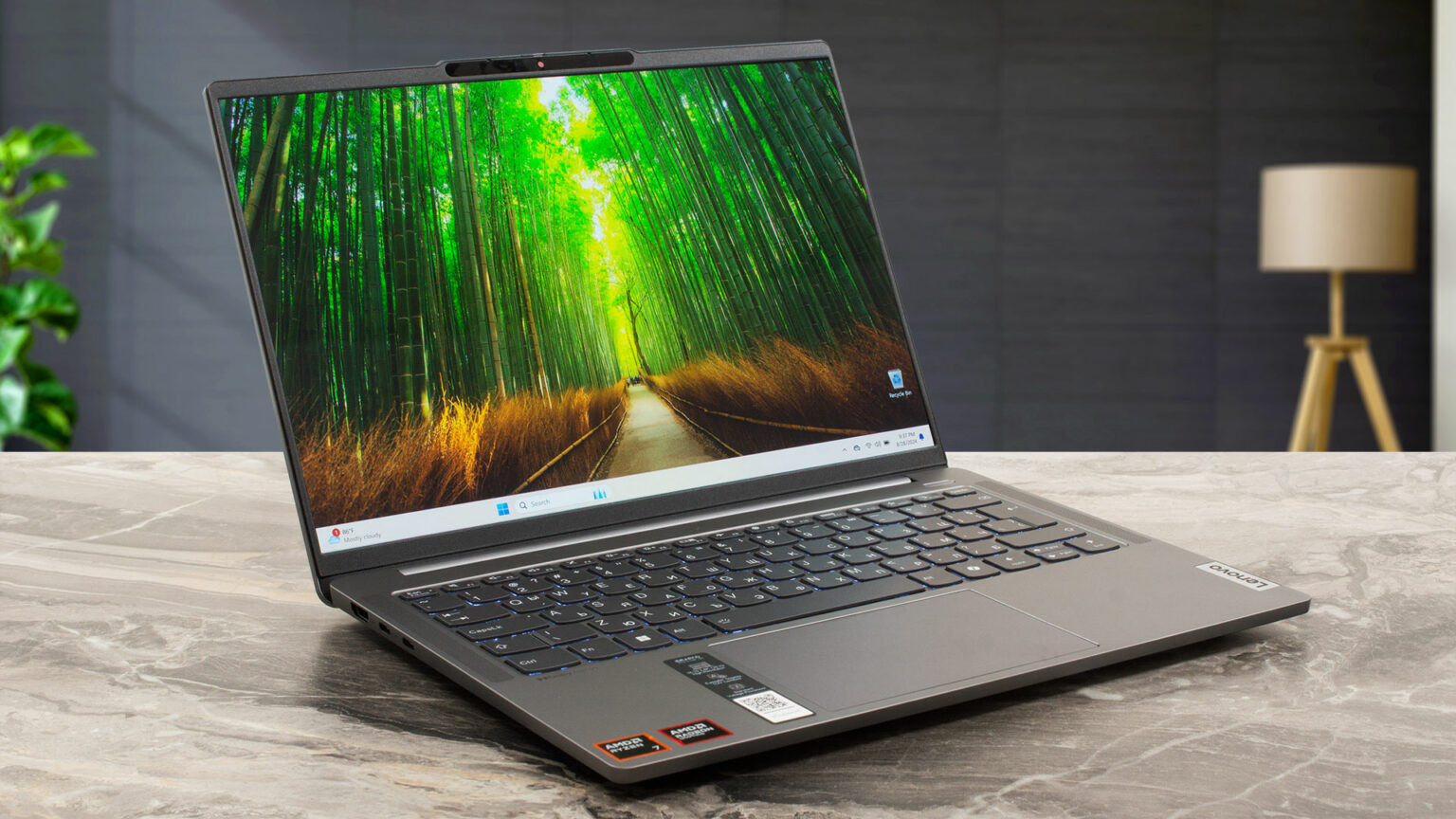 Lenovo IdeaPad Pro 5 14 Gen 9 (14AHP9) review Stunning OLED Meets Long Battery Life