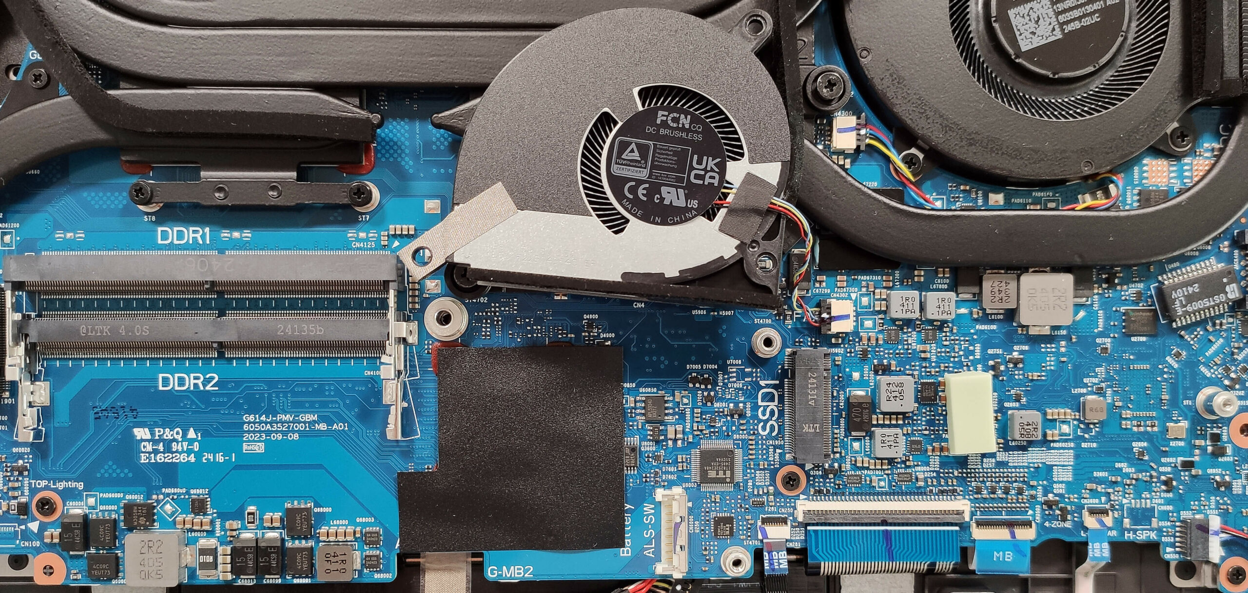 ASUS ROG Strix G18 (G814, 2024)の開け方 - 分解と