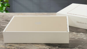 Apple MacBook Air(13.6 英寸,M4)评测--沉默的效率之王 | LaptopMedia 中国
