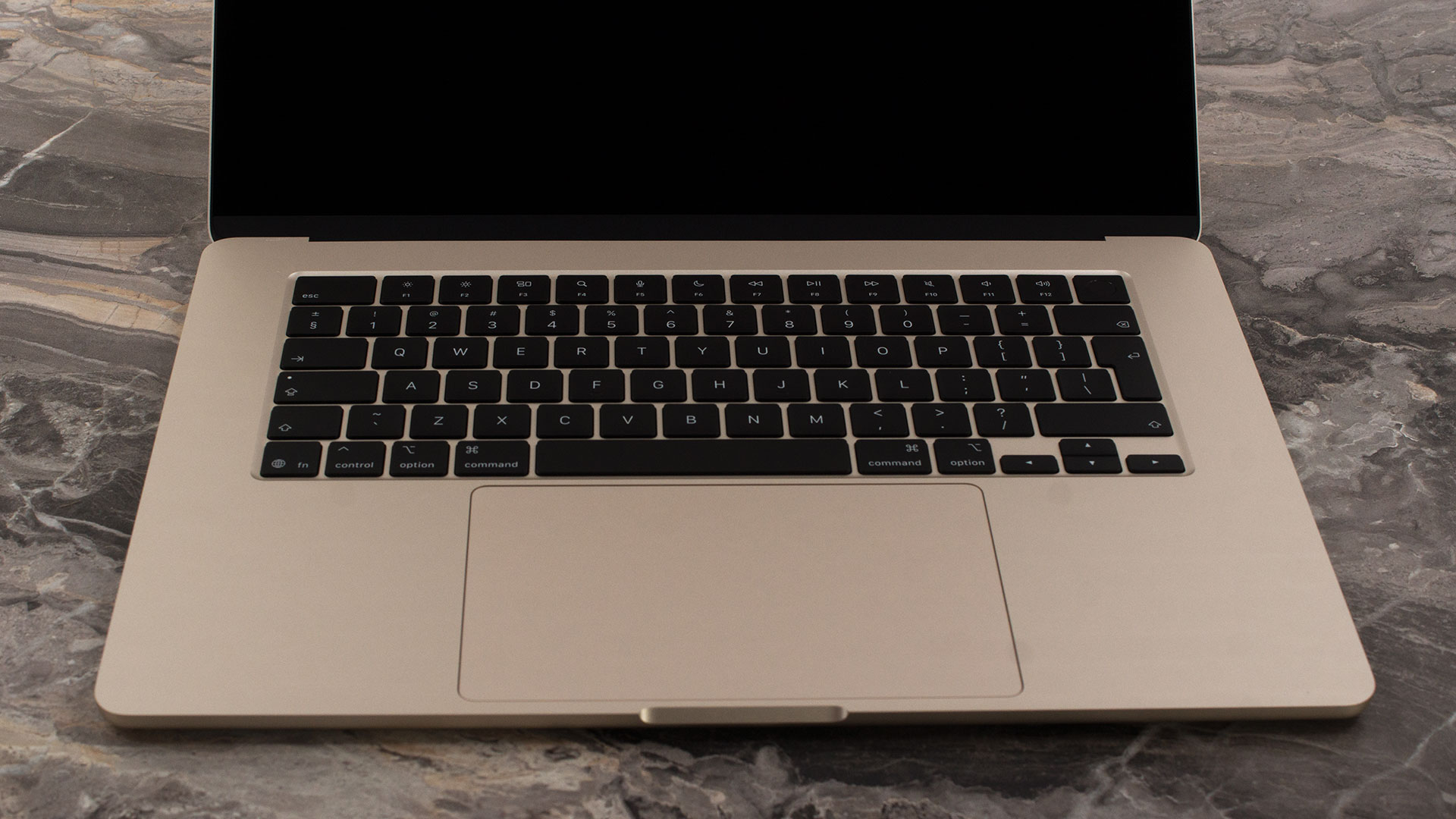 Apple MacBook Air (15.3