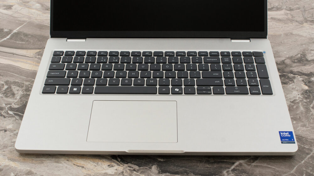 Dell Pro 16 (PC16250) レビュー - 買って後悔するかもしれない