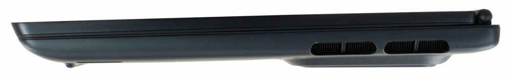Alienware 16X Aurora (AC16251) laptop, right-side ports
