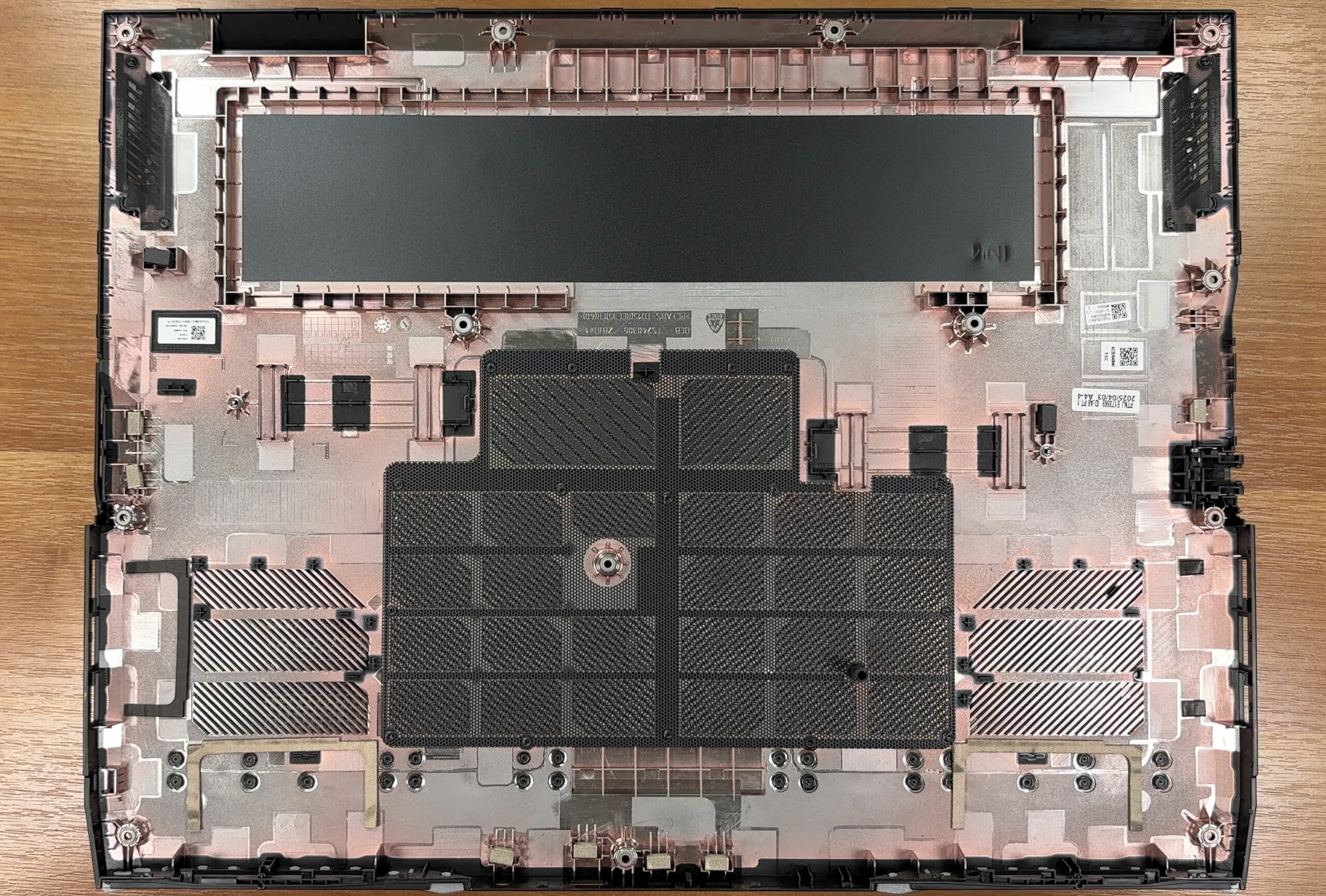 How to open Acer Predator Helios Neo 18 AI (PHN18-72