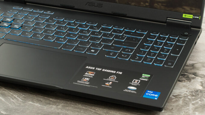 ASUS TUF Gaming F16 FX608 laptop, keyboard right