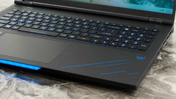 Acer Predator Helios 18 AI (PH18-73) laptop, keyboard right