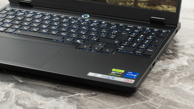 Lenovo Legion 5i (15", 15IRHX10, Gen 10) laptop, keyboard right