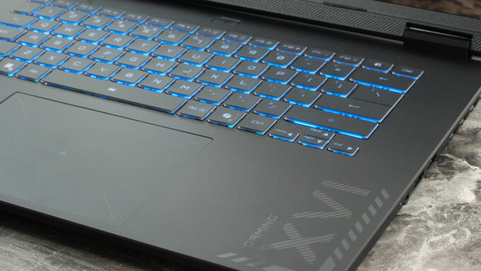 Gigabyte Gaming A16 GA63H laptop, keyboard right