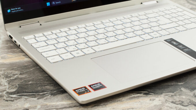 Lenovo Yoga 7a 2-in-1 (16", Gen 11) laptop, keyboard left