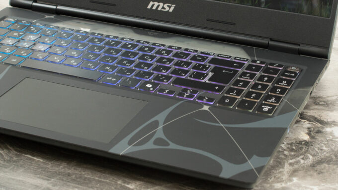 MSI Cyborg 15 B2RW laptop, keyboard right