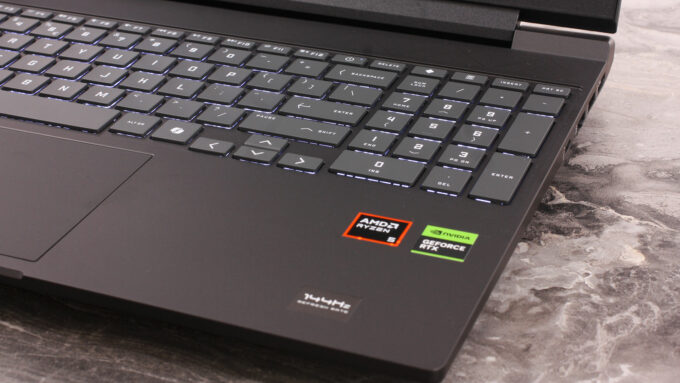HP Victus Gaming 15 (15-fb3000) laptop, keyboard right