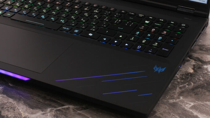 Acer Predator Helios 18 AI (PH18-I71) laptop, keyboard right