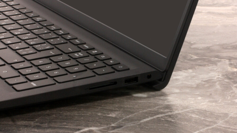 Dell 15 (DC15250) laptop, hinge