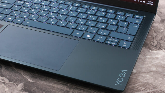 Lenovo Yoga Slim 7a (14", Gen 11) laptop, keyboard right